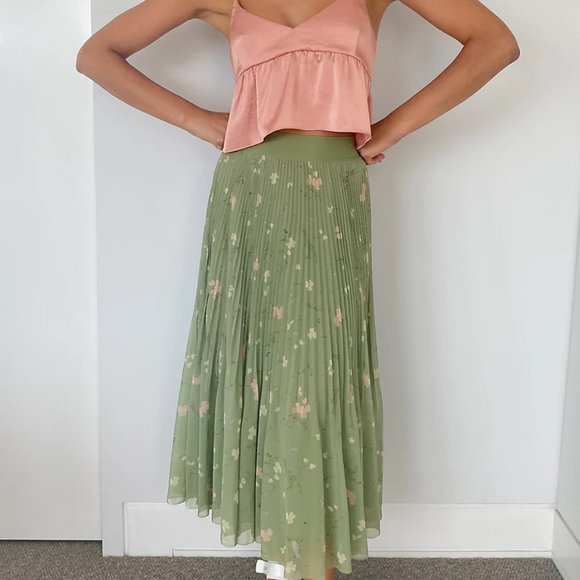ISO: Aritzia Wilfred Twirl Skirts in Greens (XS) - Picture 5 of 6